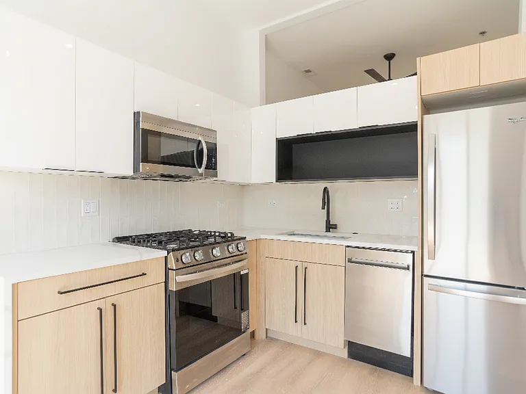 2042 W Irving Park — Photo 20