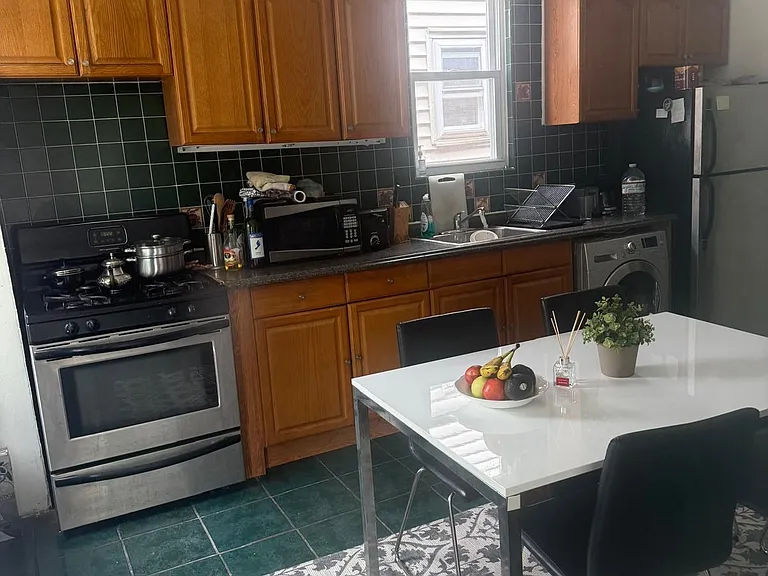 110 Hauxhurst Ave — Photo 8