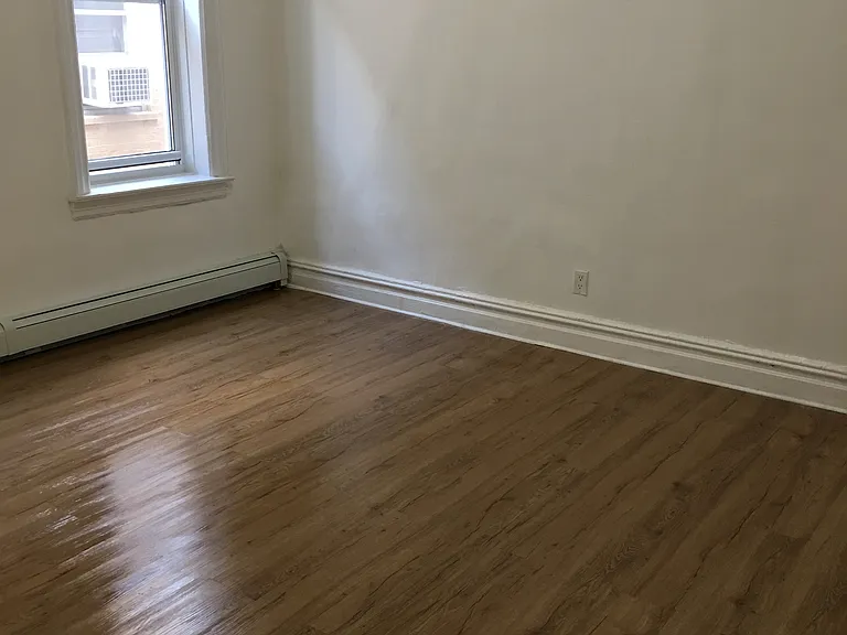 2030 E 12th St #1 — Photo 2
