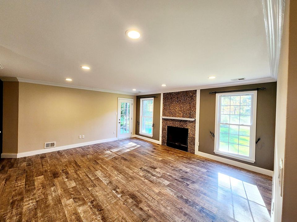 Living room. View from the entrance.