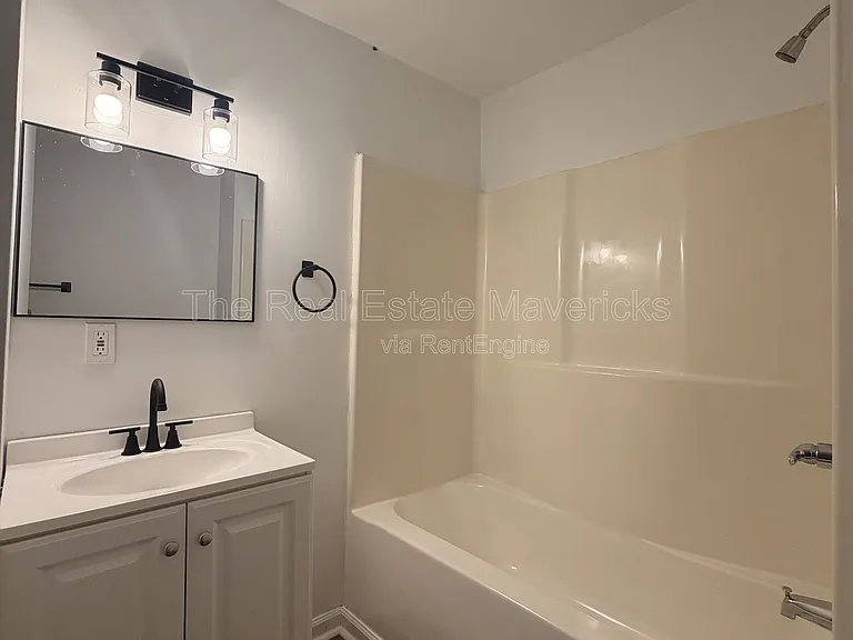 1080 E Elmwood Dr — Photo 7