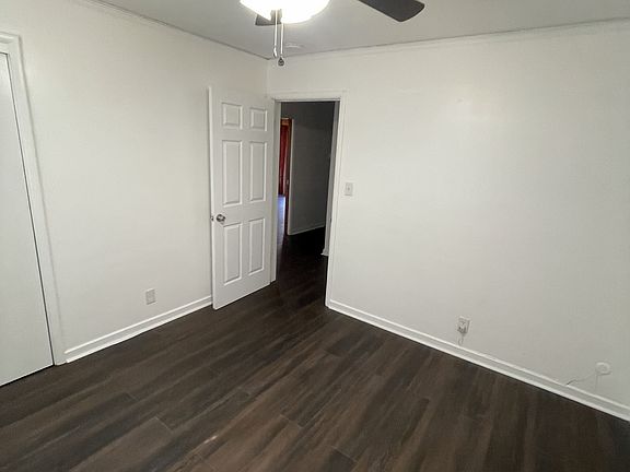 5th image of 3613 Royal Crest Dr