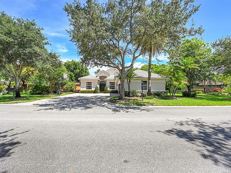 11163 NW 69th Pl — Photo 12
