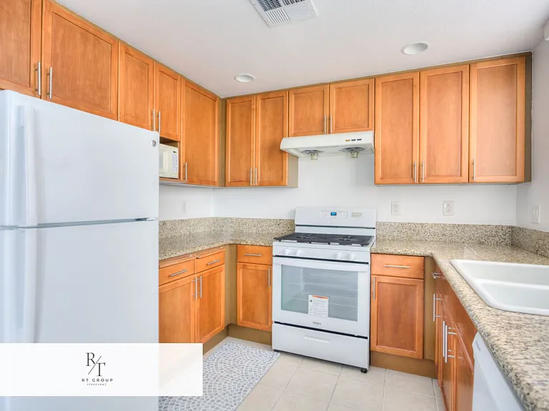 580 W Main St #302 — Photo 17