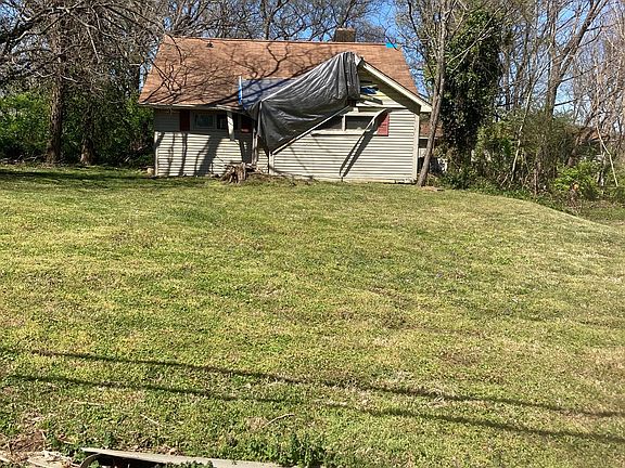 3rd image of 705 Maplewood Ln