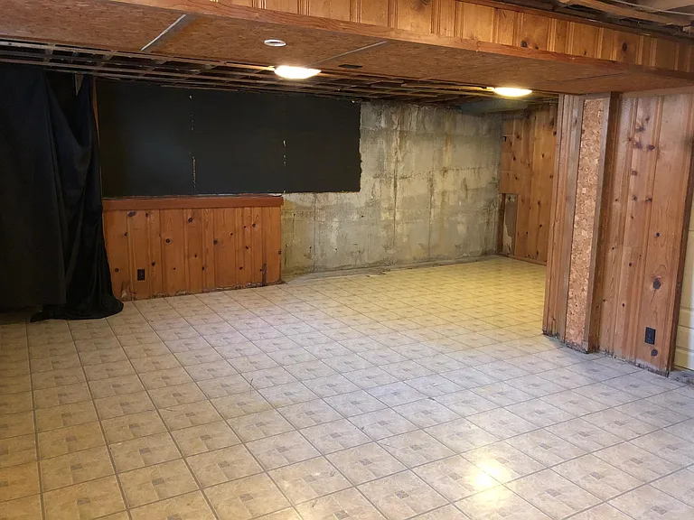 9839 Meadow View Dr — Photo 16