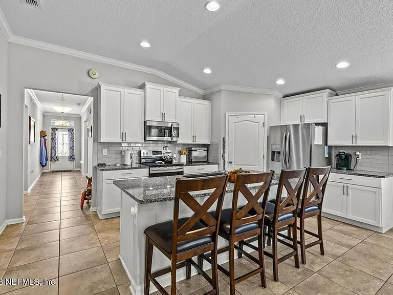 574 Northside Dr — Photo 5