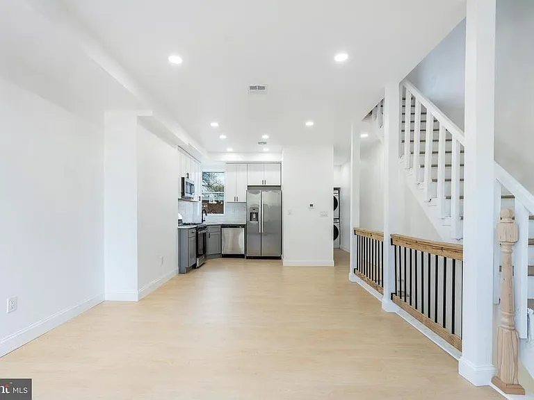 703 N 43rd St #2 — Photo 2