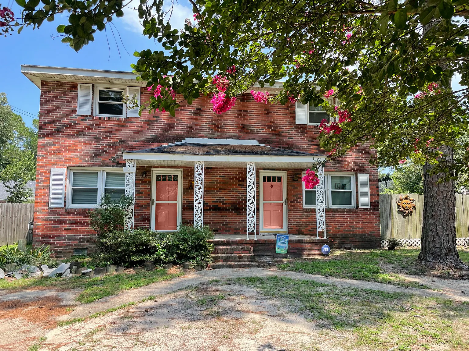 2 bed, 950 sqft, $1,900 — Photo 1