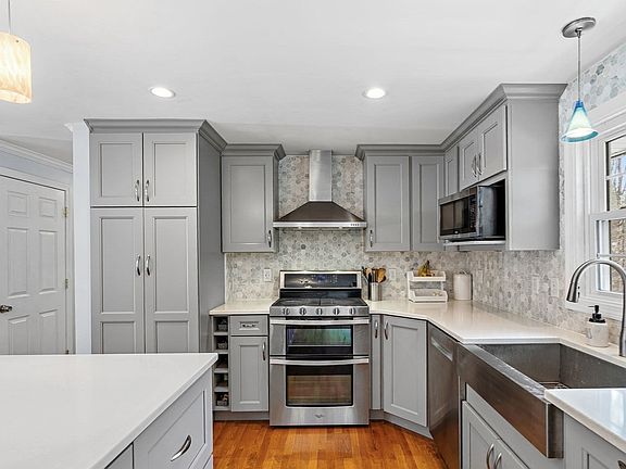 2nd image of 7 Pecos Cir
