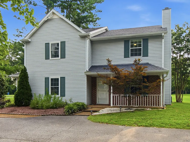 1236 Carriage Park Dr — Photo 2