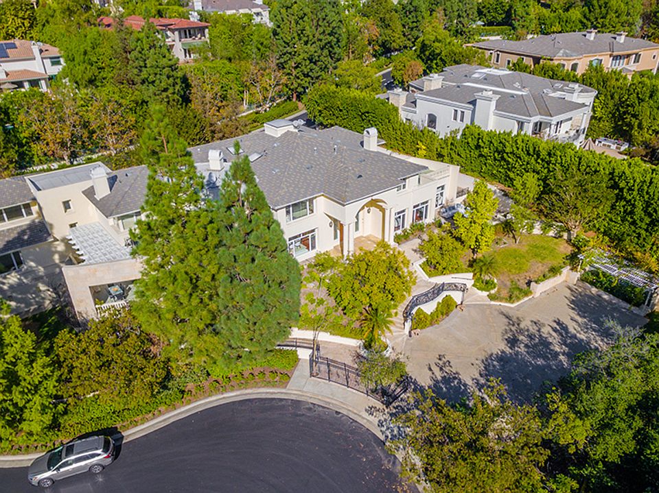 1st image of 2249 Stratford Cir