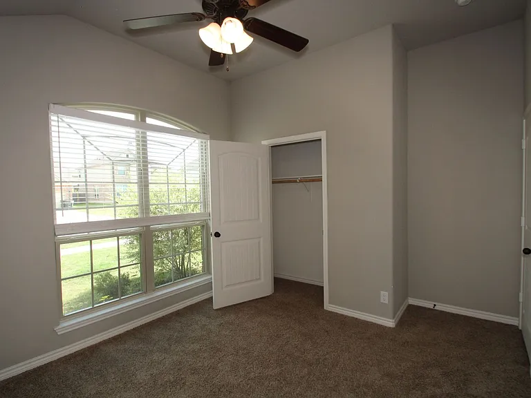 902 Clanton Cv — Photo 32