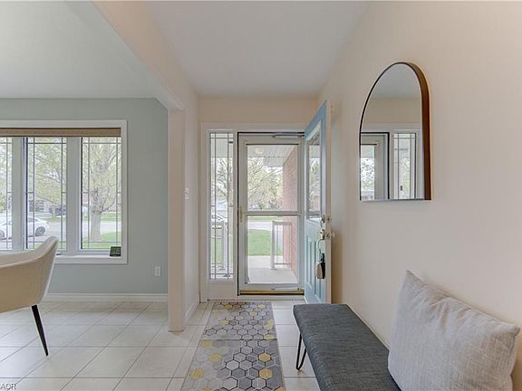 5th image of 487 Brentcliffe Dr