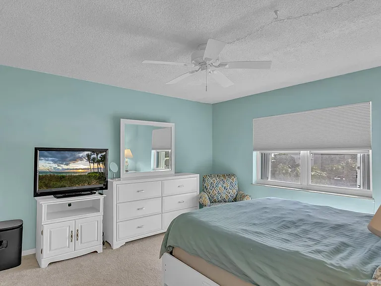 4049 Ocean Dr #201 — Photo 11