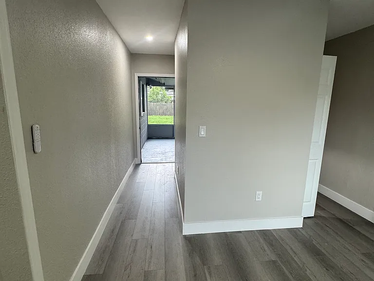 555 Cadillac Blvd — Photo 12