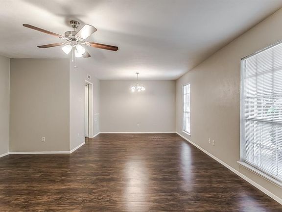4th image of 738 Pinoak Dr