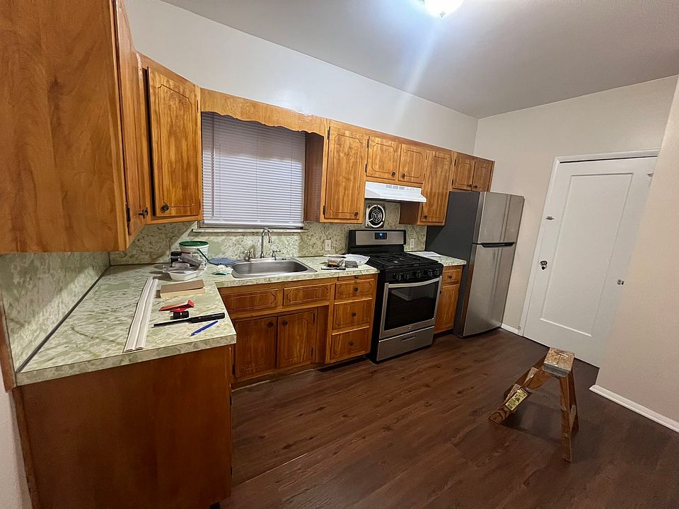 1st image of 1860 E 19th St #2