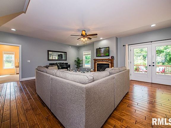 5th image of 111 Brooke Ln