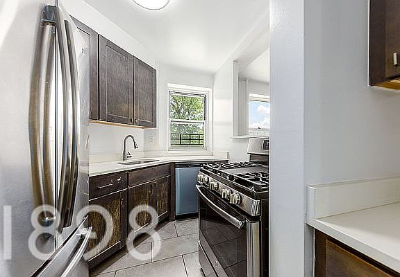 3rd image of 45 E 135th St APT Mg