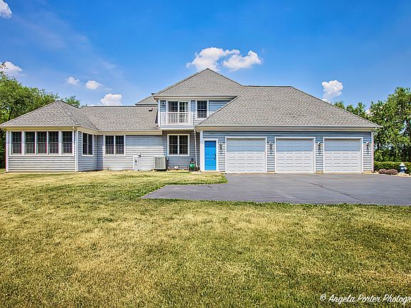 3rd image of 2411 Chatham Ln
