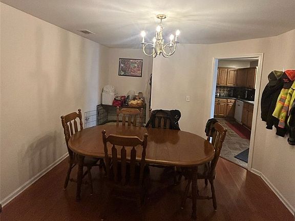 5th image of 146 Oak Meadow Dr