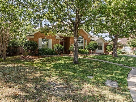 2nd image of 221 Red Oak Dr