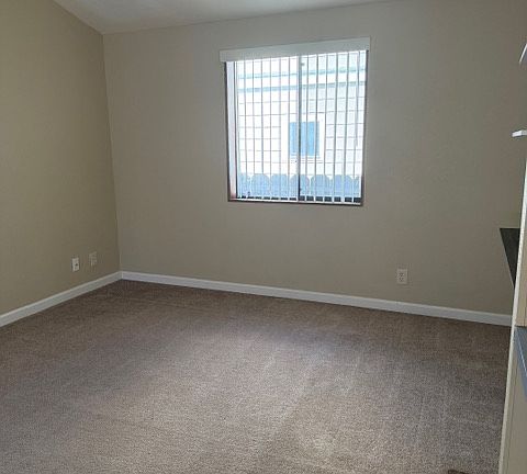4th image of 106 W Whittier Ave