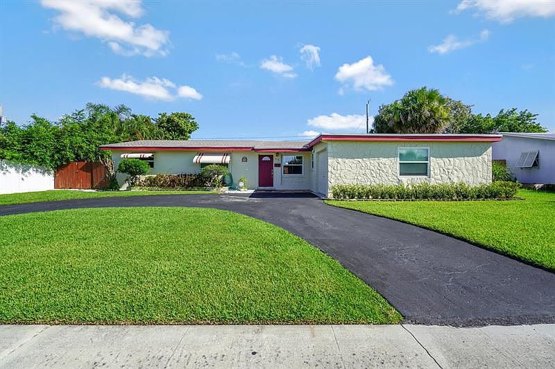 1st image of 416 Lighthouse Dr