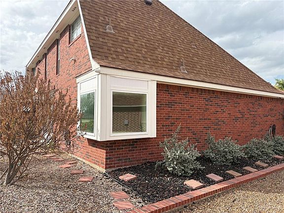 5th image of 231 Rebecca Dr