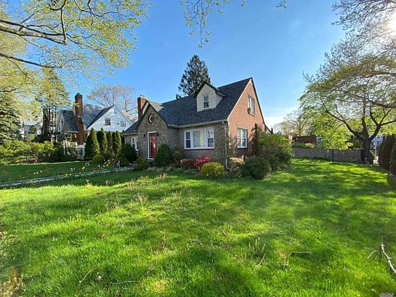 2nd image of 8731 Chevy Chase St
