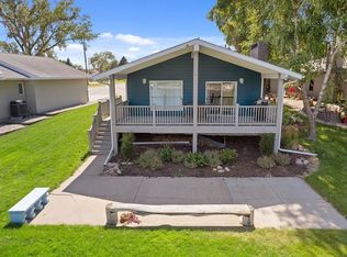 15 Lakewood Dr, Columbus, NE 68601