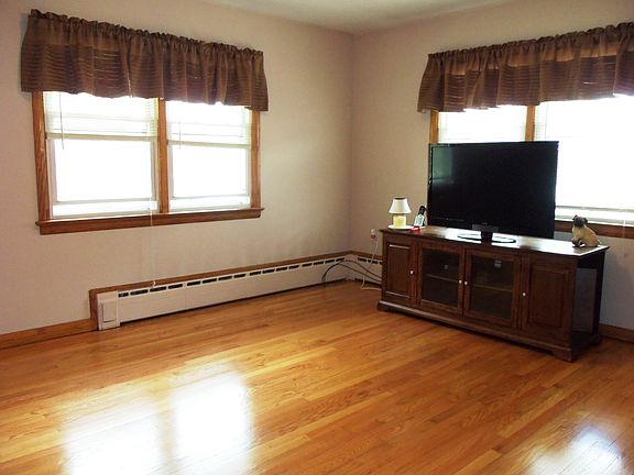 Bedroom w/Gleaming Hardwood
