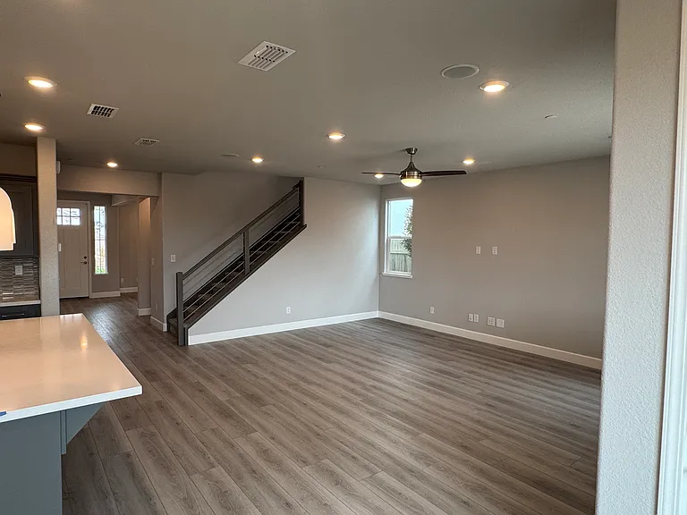 1417 Wadsworth Cir — Photo 16