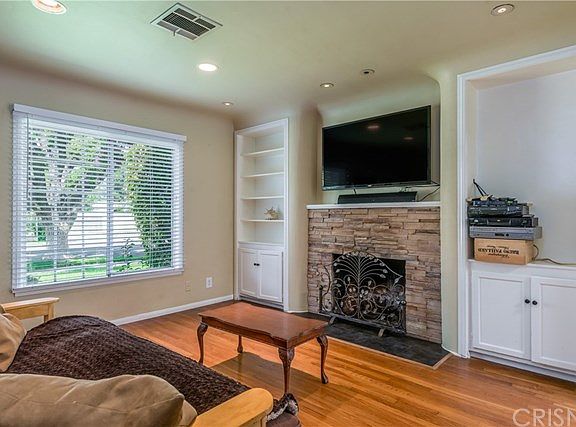3rd image of 1032 N Catalina St