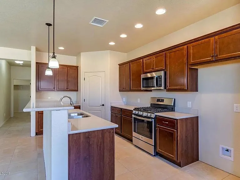 1184 Marchbanks Dr — Photo 5