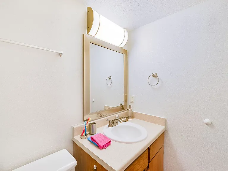 St. Edwards Place Apartments — Photo 45