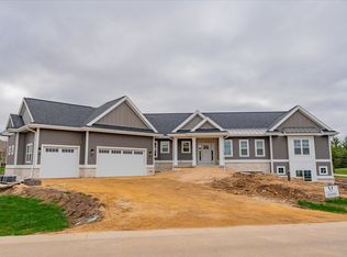 6682 Morning Dew Ln, Sun Prairie, WI 53590