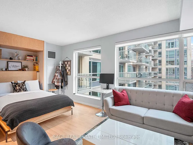 230 King St E #504 — Photo 8