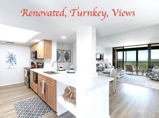 17 Bluebill Ave APT 604, Naples, FL 34108