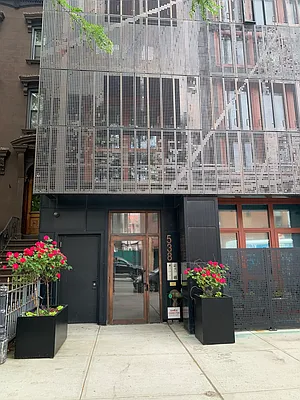 Rented by Compass | media 21