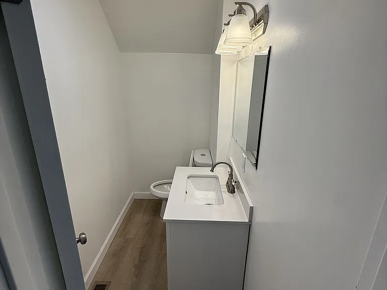 1425 Camp Ave — Photo 10
