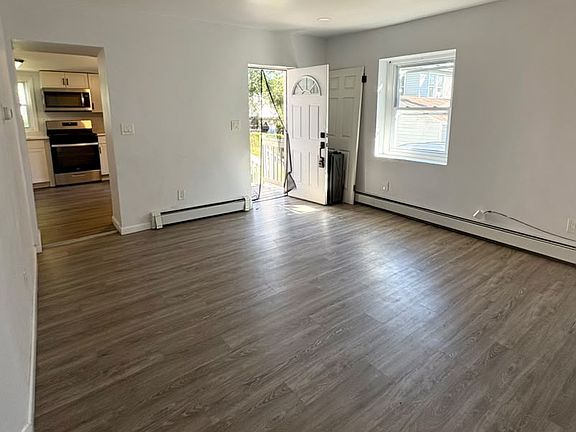 5th image of 324 Myrtle Ave #A