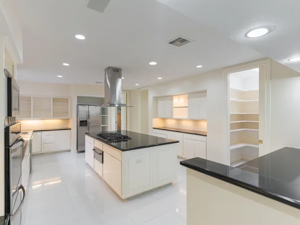 8800 Woodway Dr APT 10, Houston, TX 77063