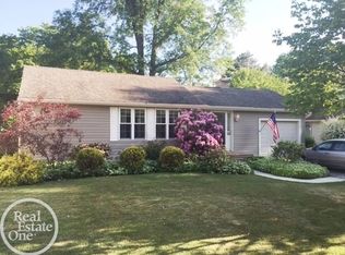 823 Golfview St, Algonac, MI 48001