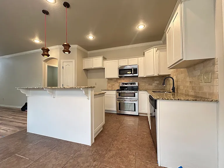 2632 N Barcelona Ave — Photo 2