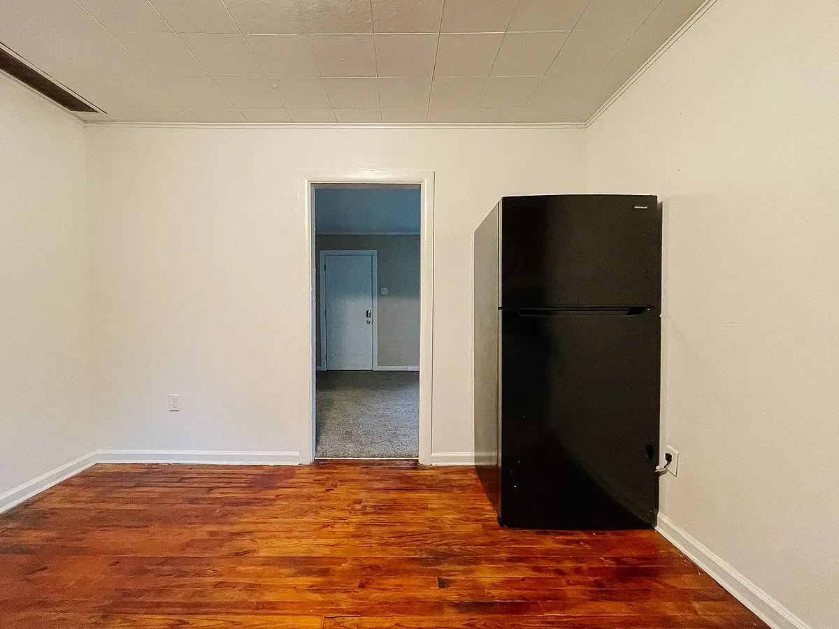 Building Photo - 423 E Dartmouth Ave
