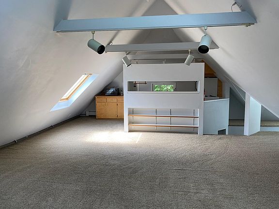 4th image of 1141 Summit Ave #1