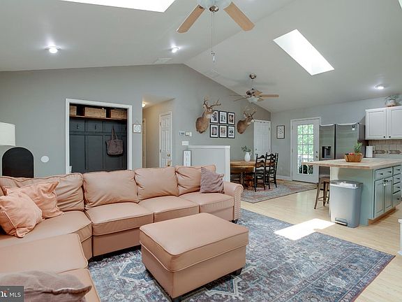 4th image of 3 Grandie Ln
