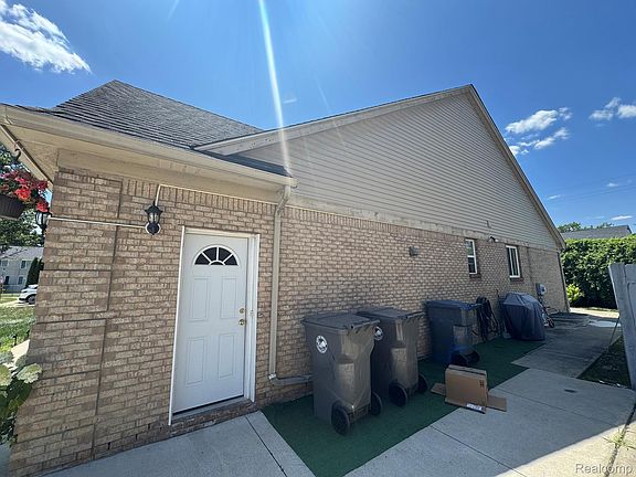 3rd image of 324 Cherry Ln
